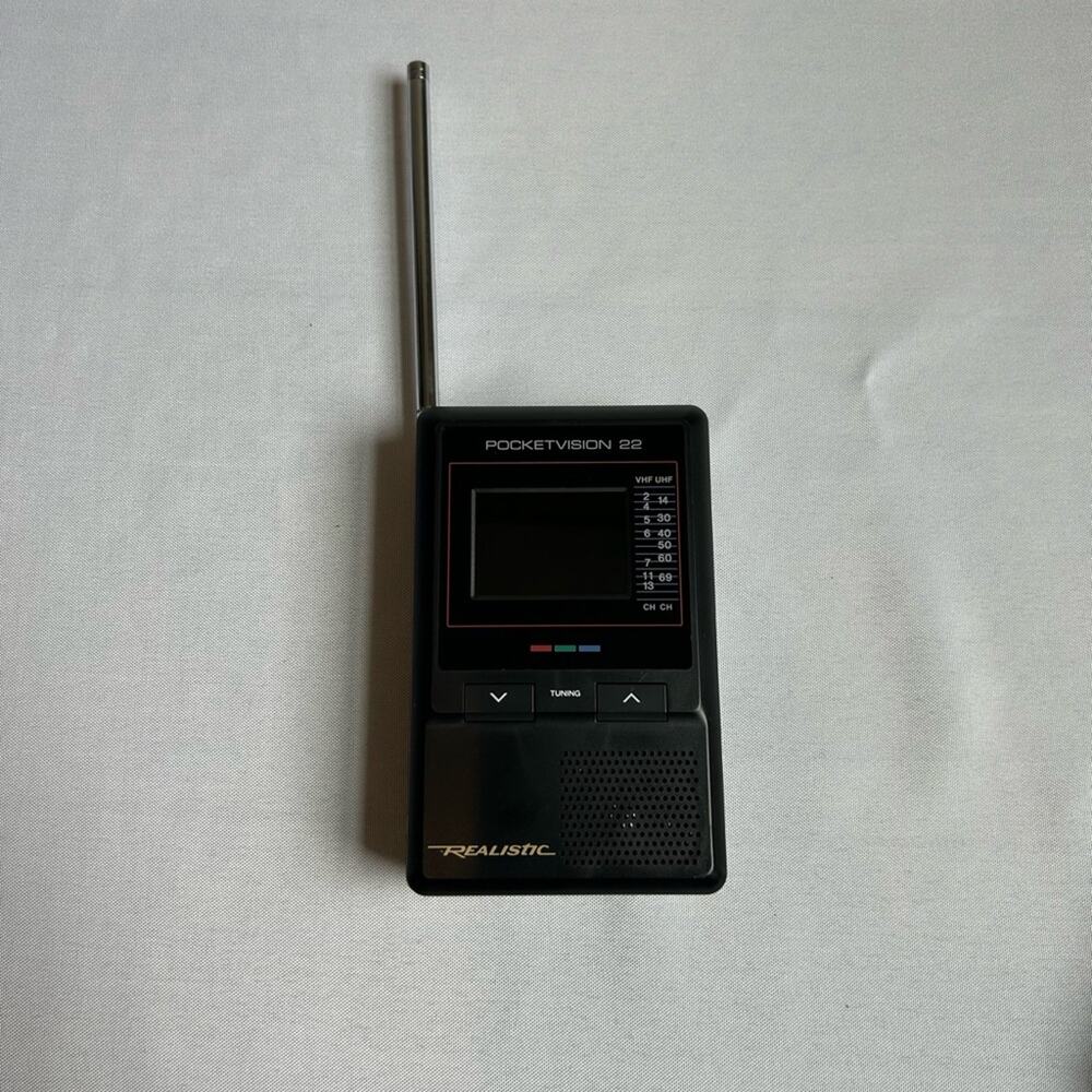 Realistic Pocketvision 22 LCD Portable Handheld Color TV Model 16-159B